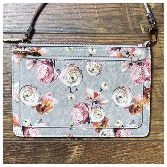 NWOT Love & Lore Floral Wristlet - Picture 2 of 7